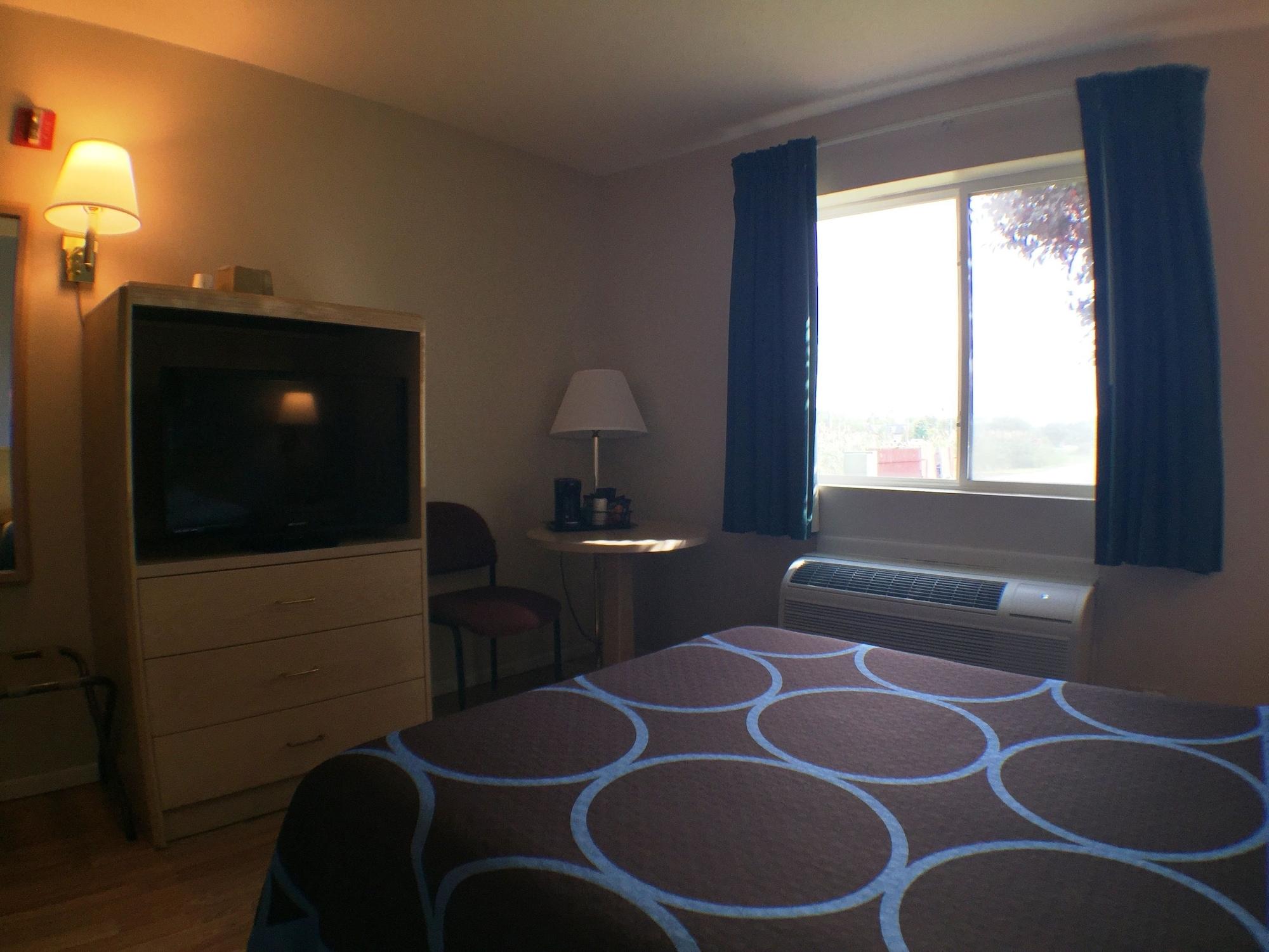 Super 8 By Wyndham Canandaigua Εξωτερικό φωτογραφία