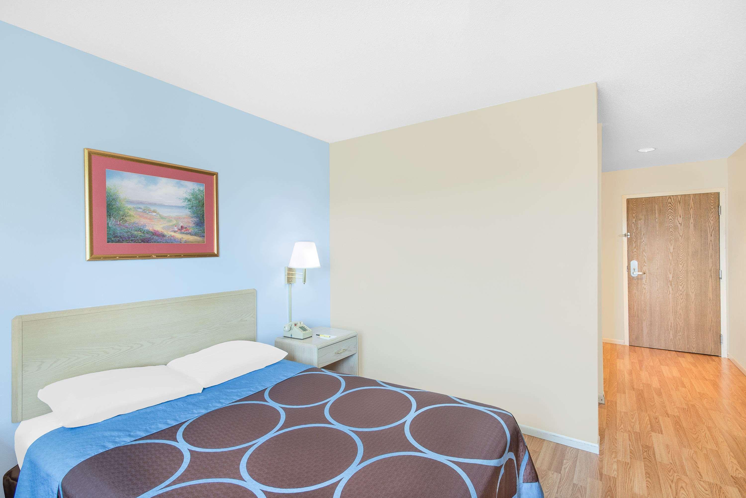 Super 8 By Wyndham Canandaigua Εξωτερικό φωτογραφία