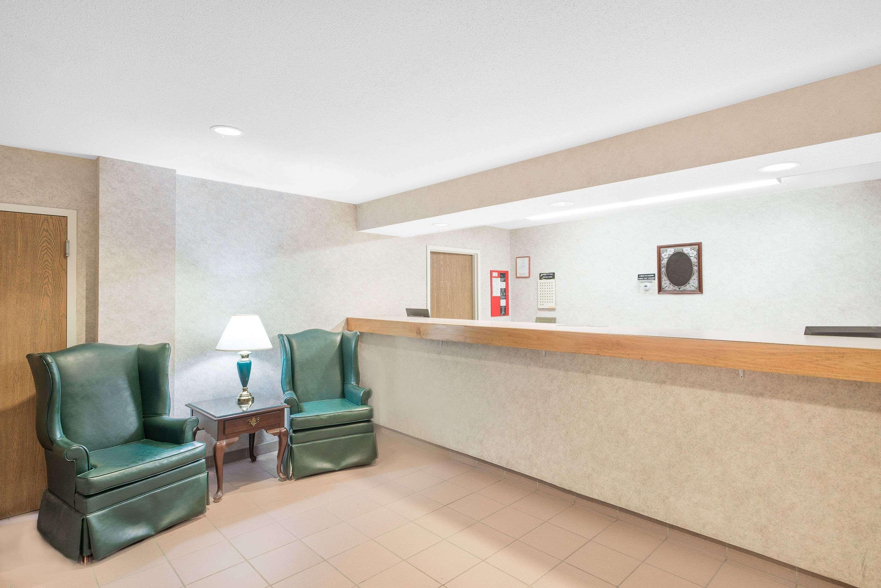 Super 8 By Wyndham Canandaigua Εξωτερικό φωτογραφία