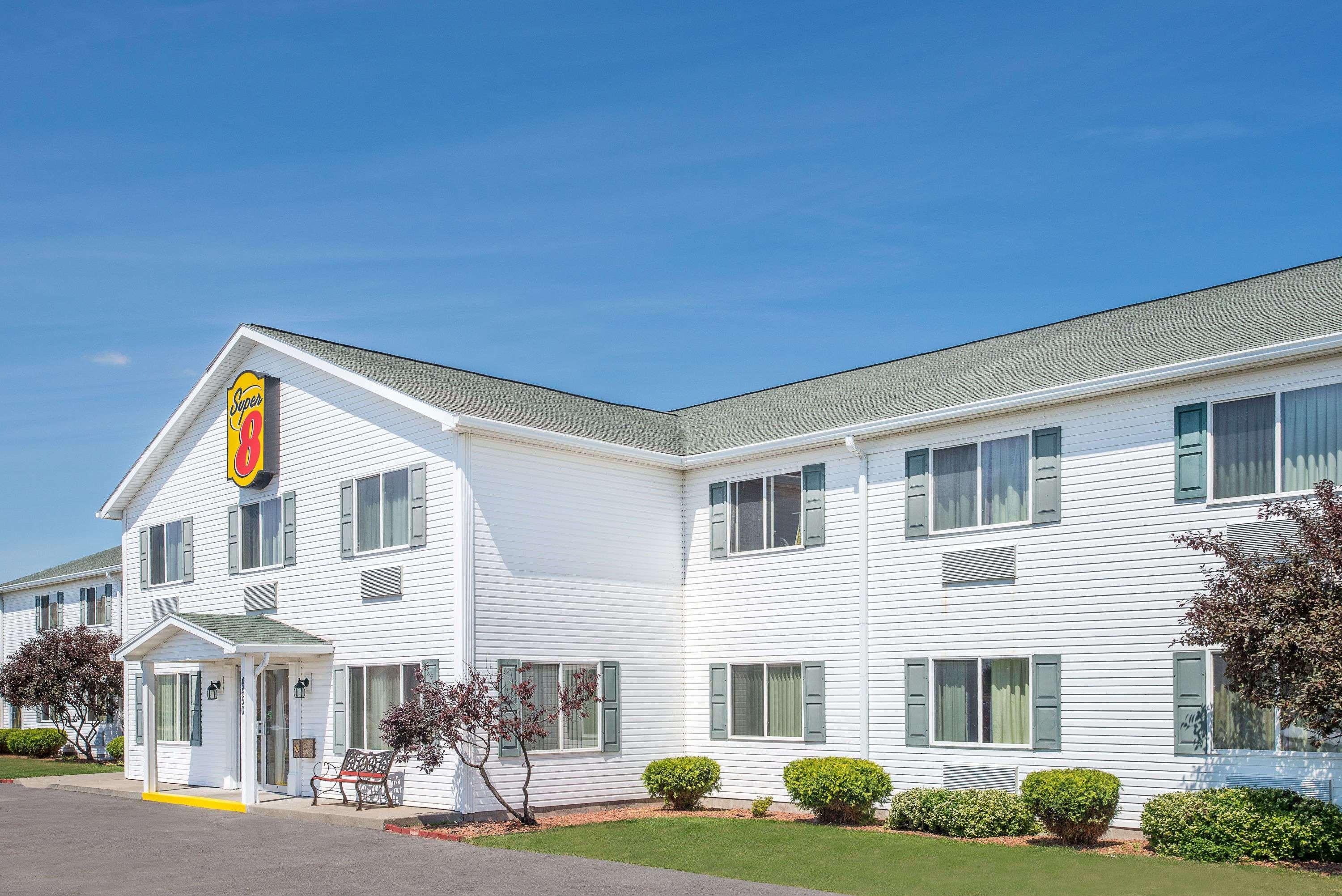 Super 8 By Wyndham Canandaigua Εξωτερικό φωτογραφία