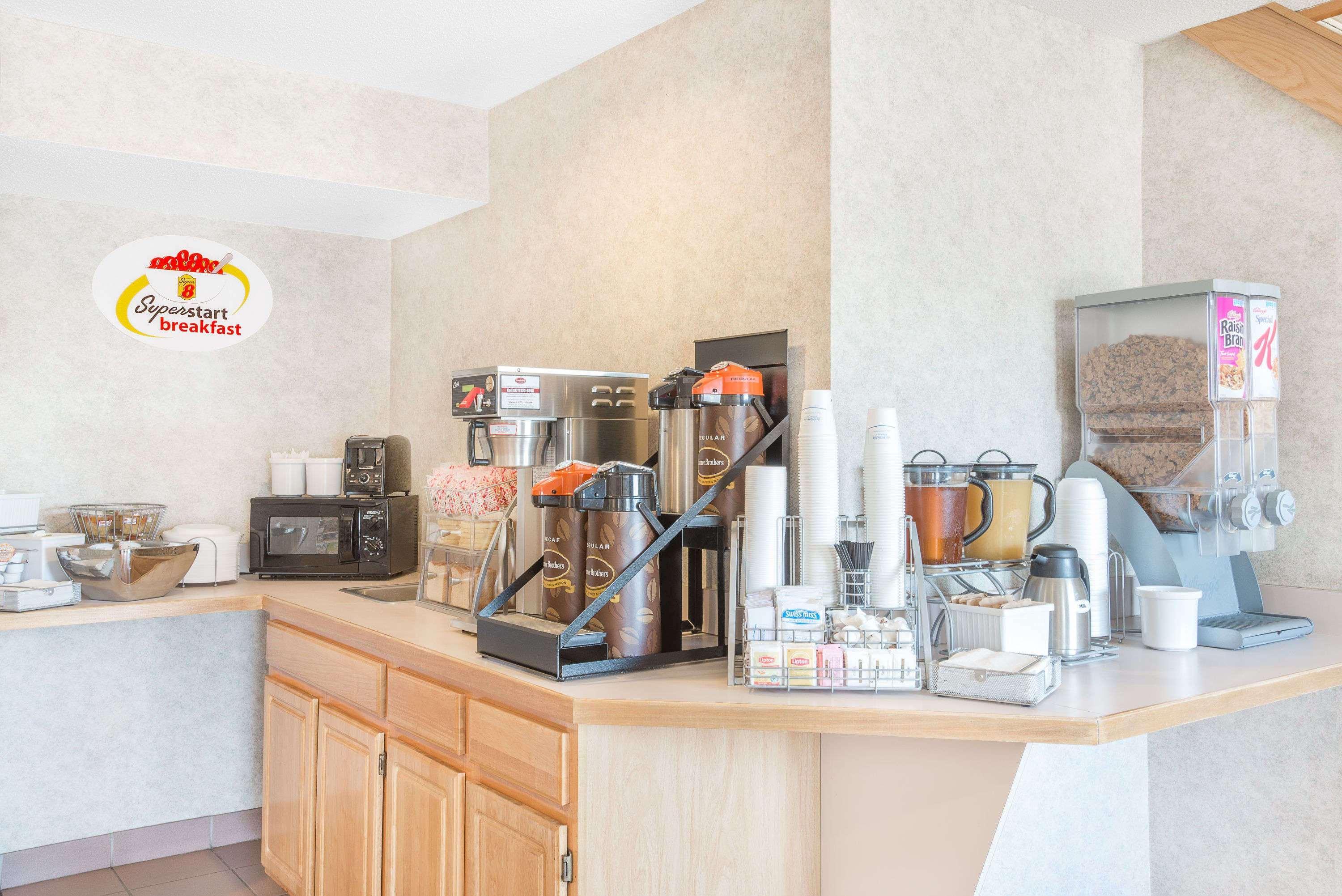 Super 8 By Wyndham Canandaigua Εξωτερικό φωτογραφία